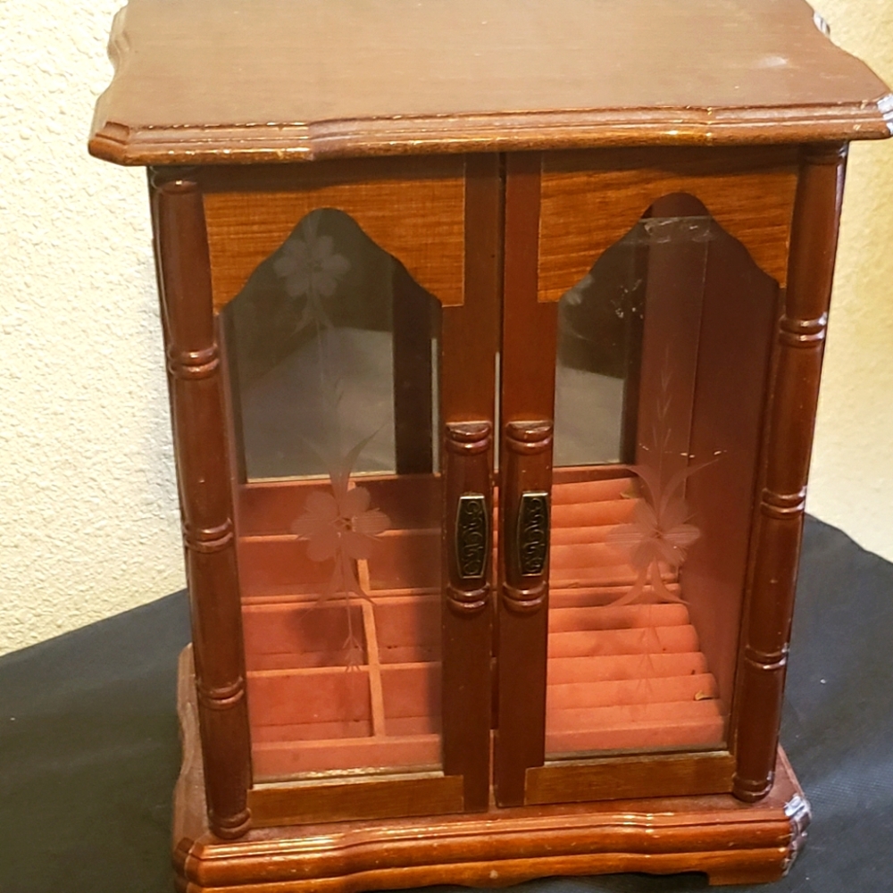 Jewelry box